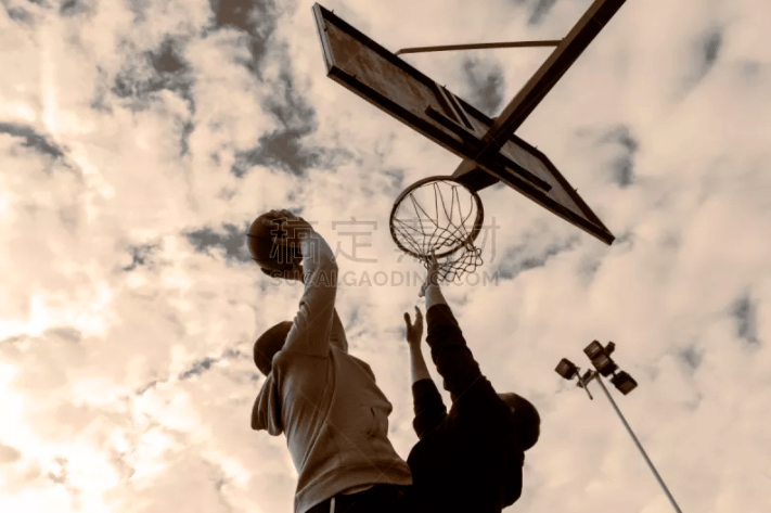 2025 赛季：圣路易斯红雀队宣布将聘请前名将雅迪尔·莫里纳担任板凳教练